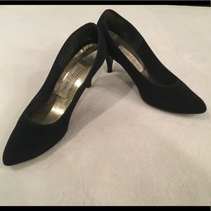 Great black heels. Perfect for any event!